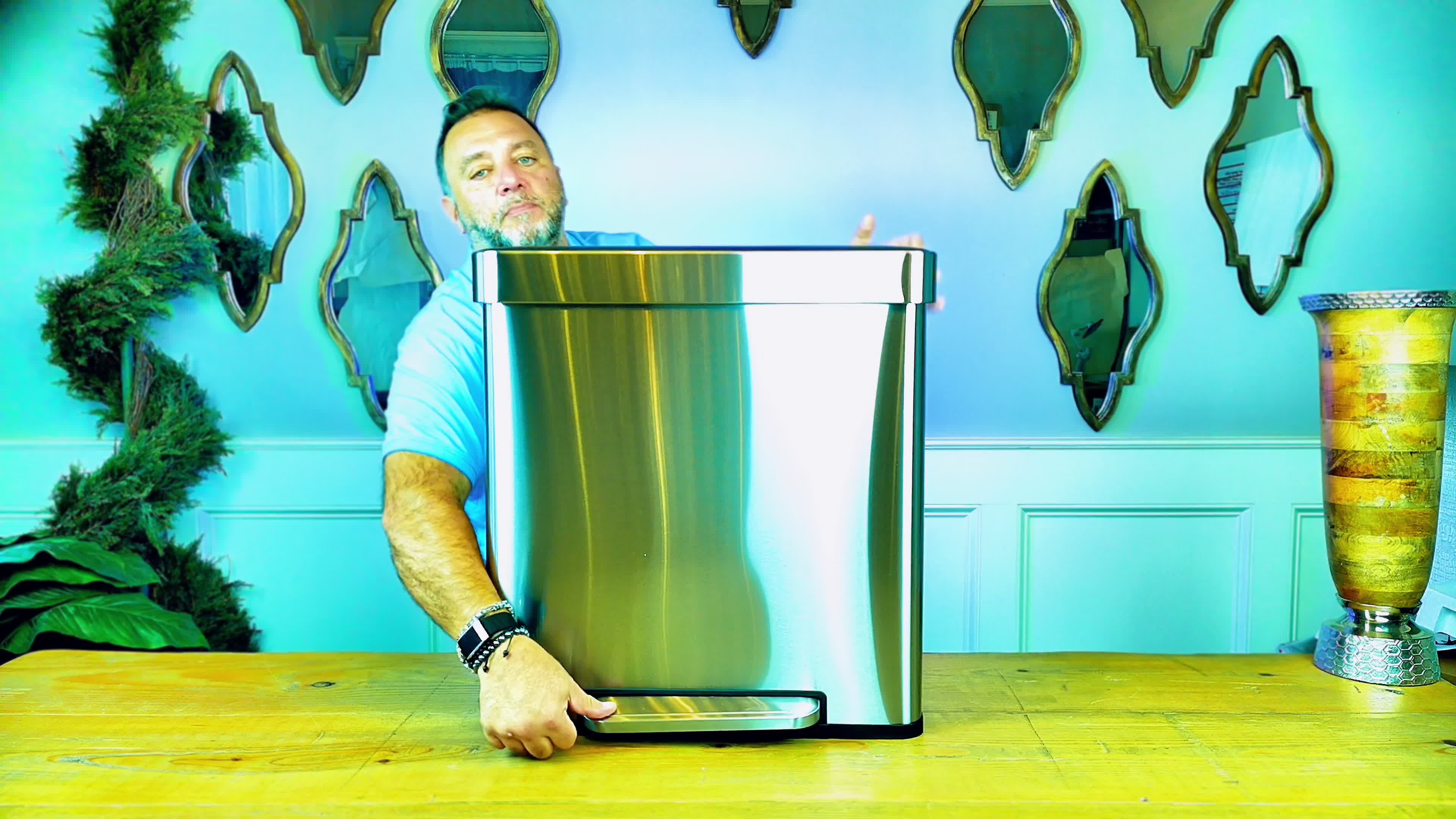 68eab22c99e39_Cesun_Green_Grin.mp4