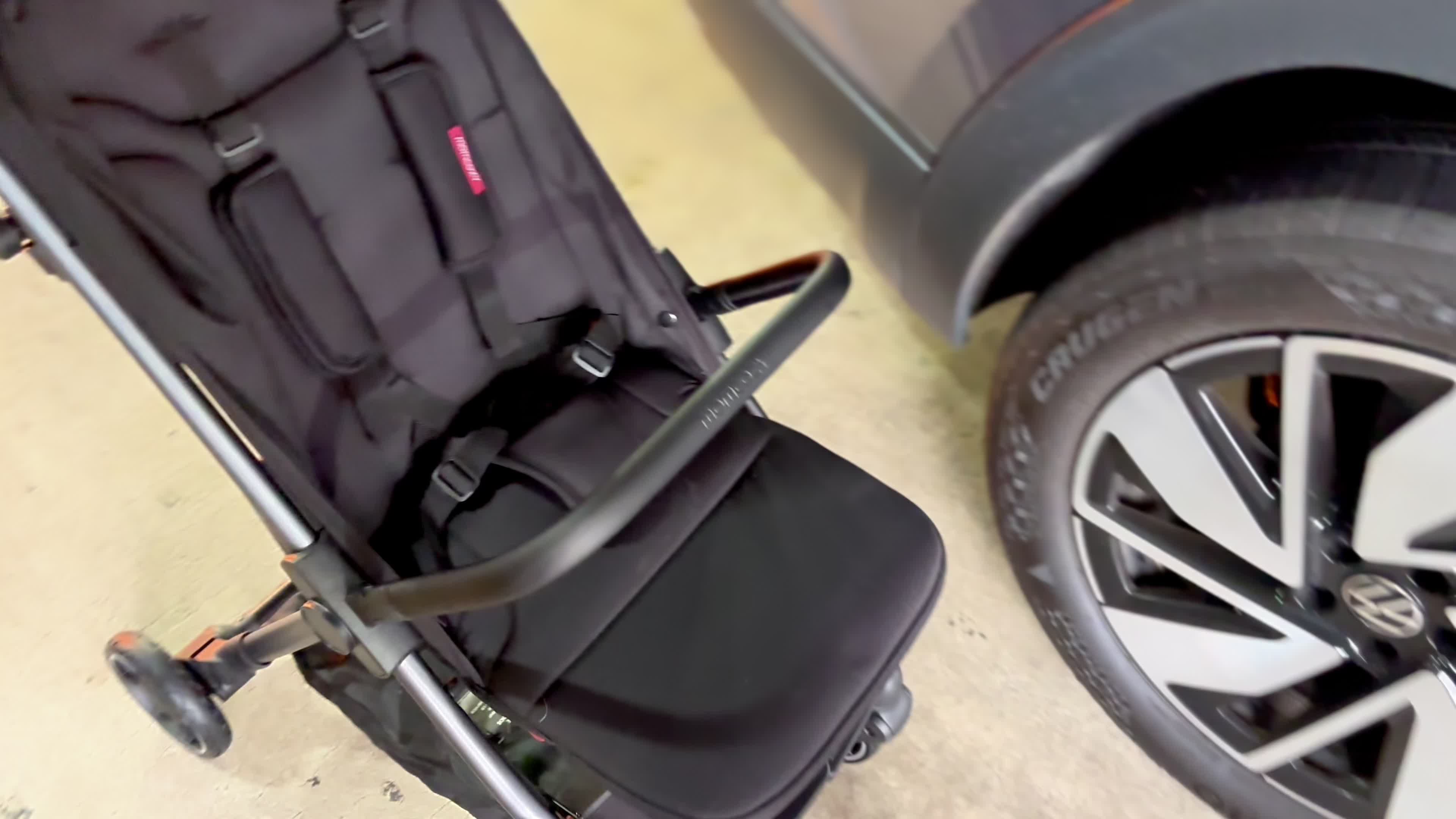 68eab22d872da_Momcozy_Travle_Stroler_.mp4